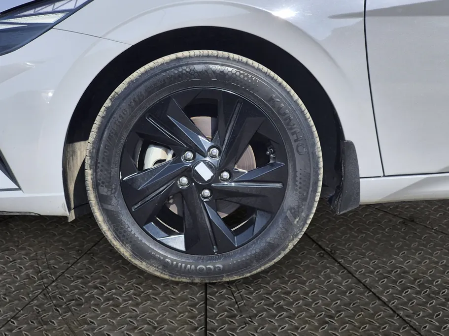 2023 Hyundai Elantra Smart 