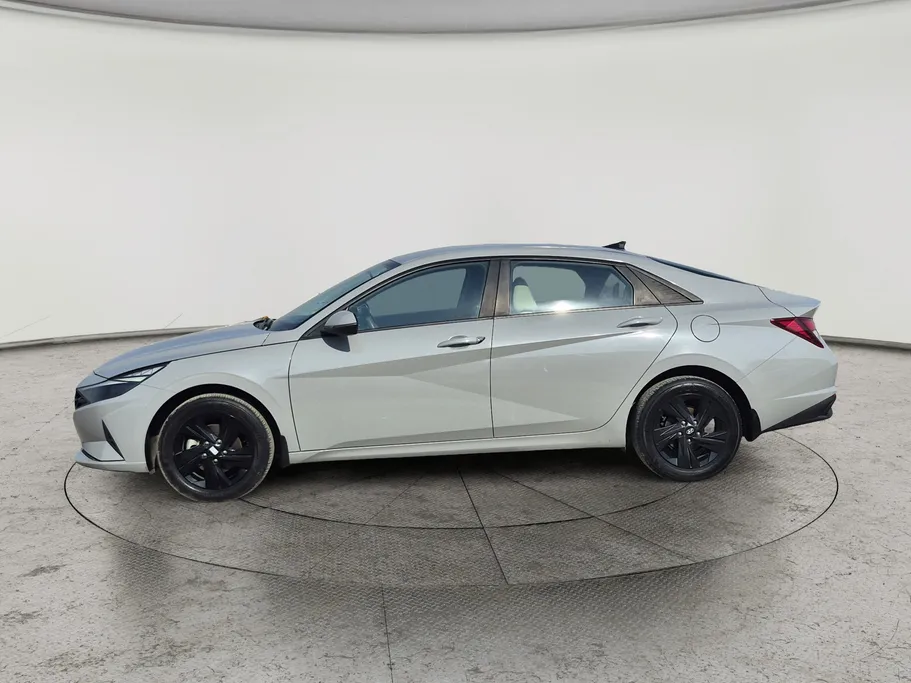 2023 Hyundai Elantra Smart 