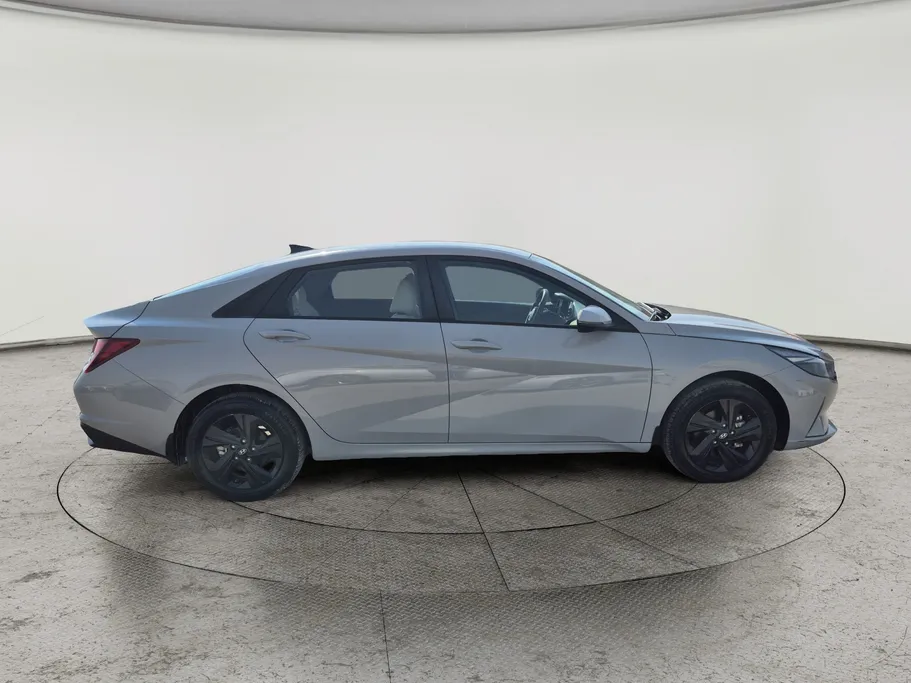 2023 Hyundai Elantra Smart 