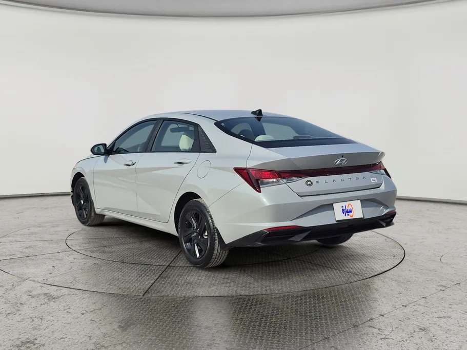 2023 Hyundai Elantra Smart 