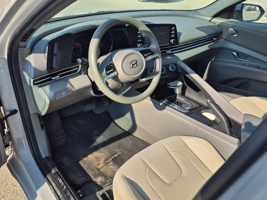 2023 Hyundai Elantra Smart 