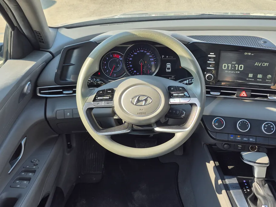 2023 Hyundai Elantra Smart 