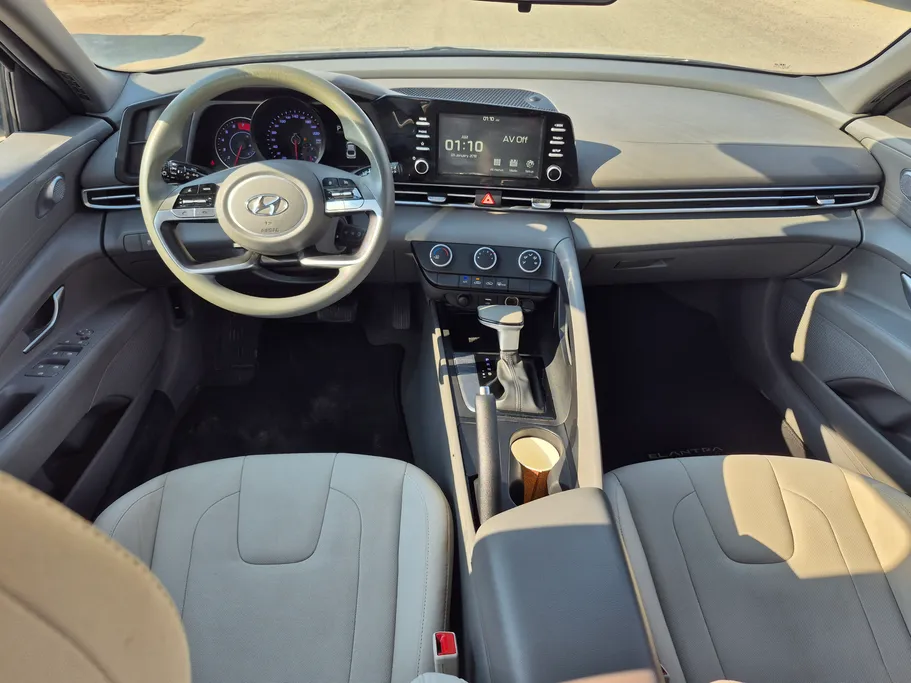 2023 Hyundai Elantra Smart 