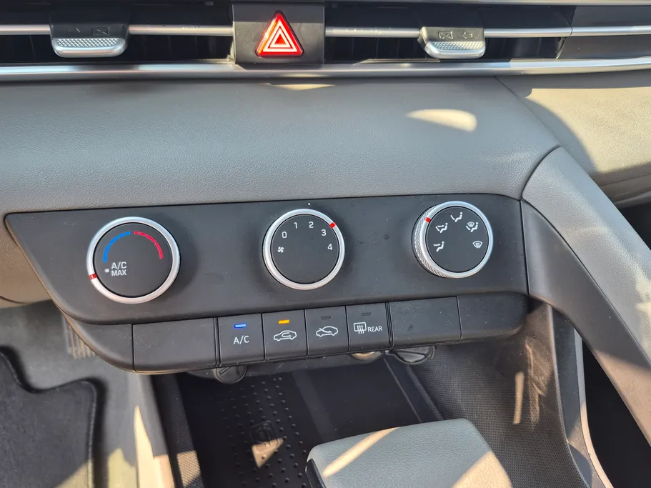 2023 Hyundai Elantra Smart 