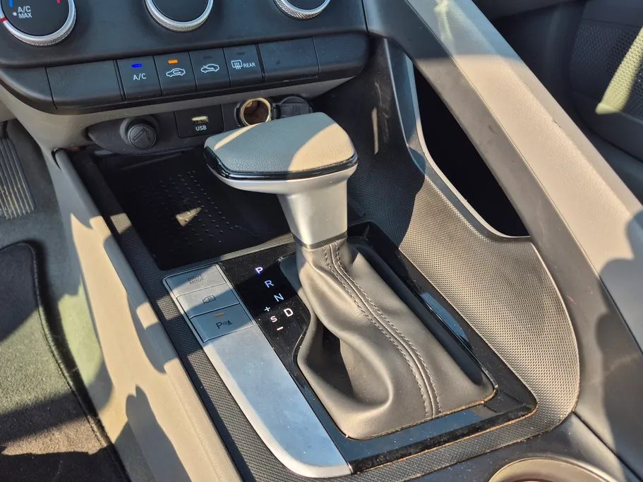 2023 Hyundai Elantra Smart 