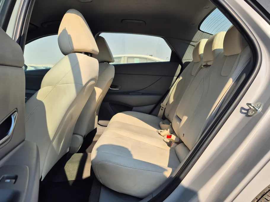 2023 Hyundai Elantra Smart 