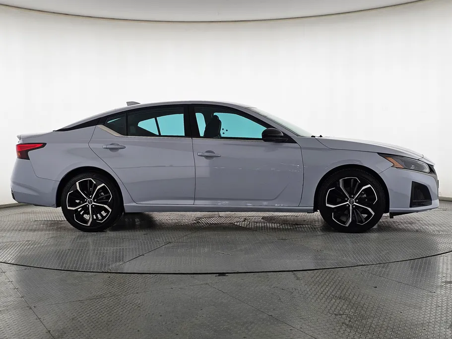 2024 Nissan Altima SR 