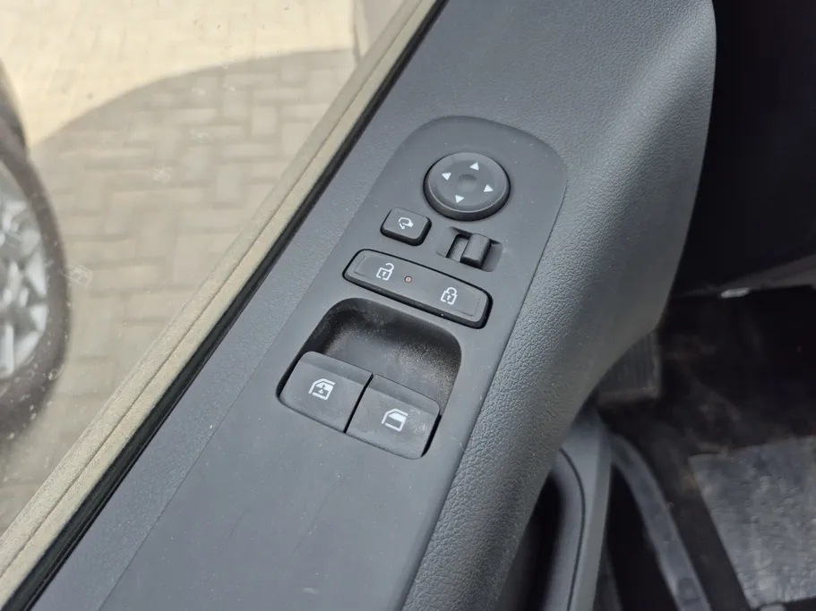 هيونداي ستاريا سمارت 11 مقاعد 2025 