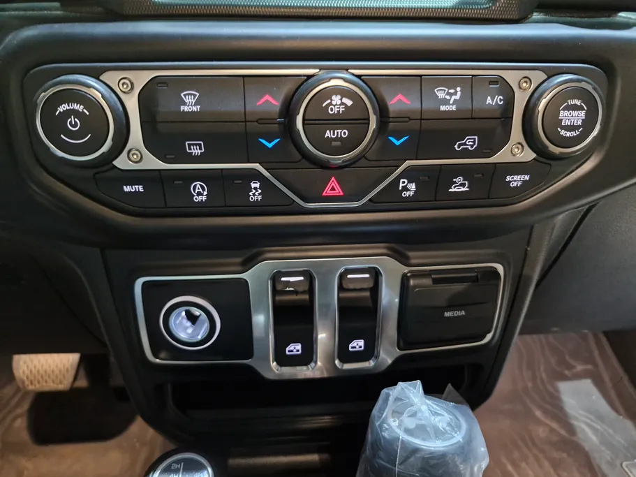 2022 Jeep Wrangler صحارى 