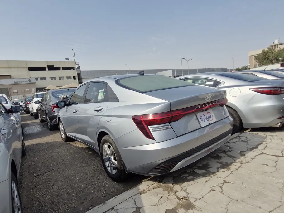 هيونداي اكسنت سمارت 2024 