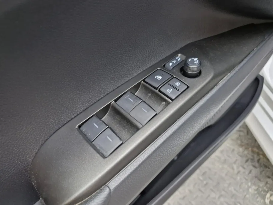 2025 Toyota Camry  E HEV 