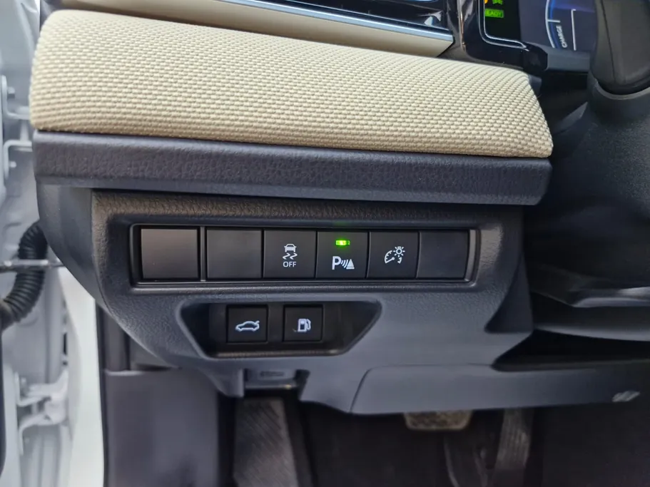2025 Toyota Camry  E HEV 