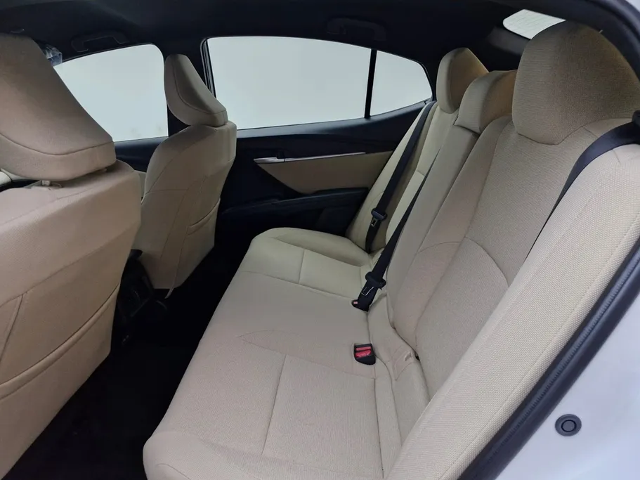 2025 Toyota Camry  E HEV 