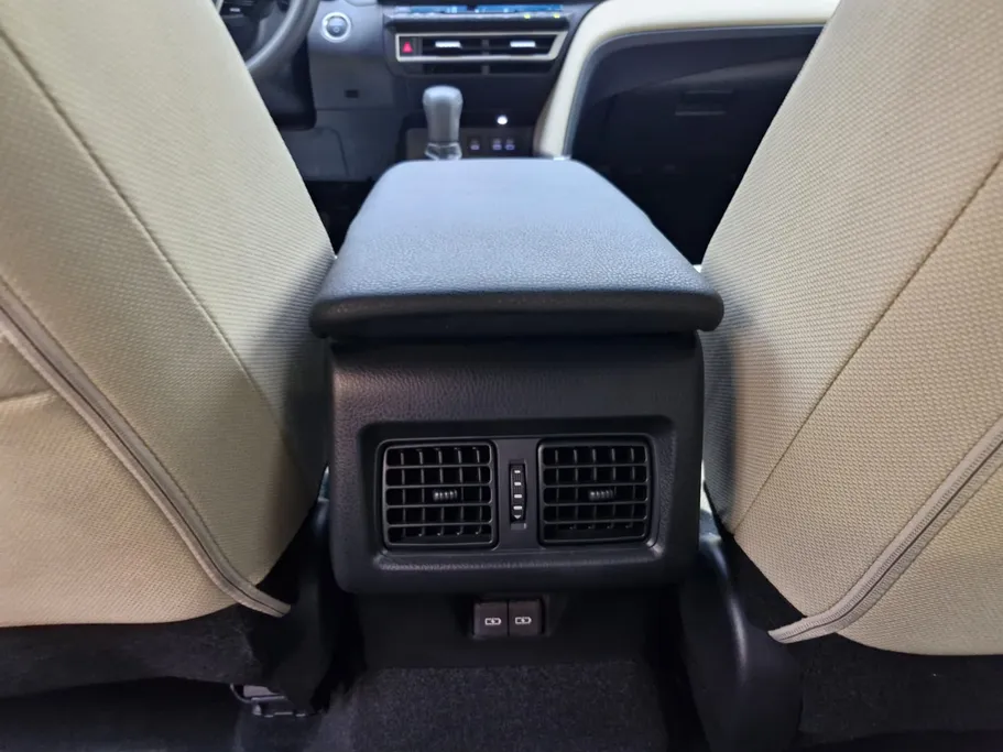 2025 Toyota Camry  E HEV 