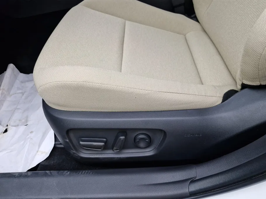 2025 Toyota Camry  E HEV 