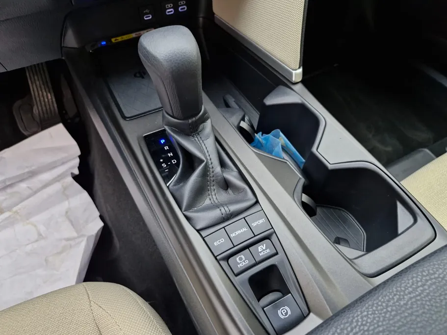 2025 Toyota Camry  E HEV 
