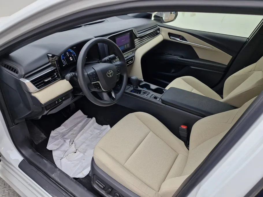 2025 Toyota Camry  E HEV 