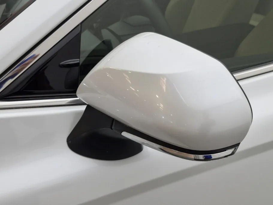 2025 Toyota Camry  E HEV 