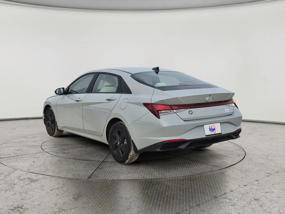 2023 Hyundai Elantra Smart 