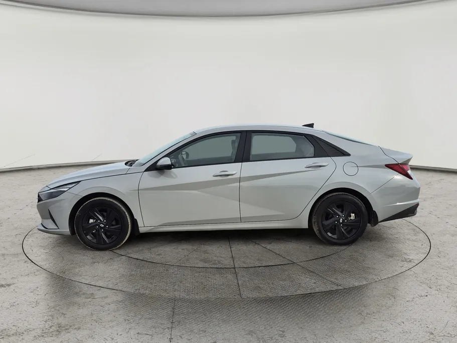 2023 Hyundai Elantra Smart 