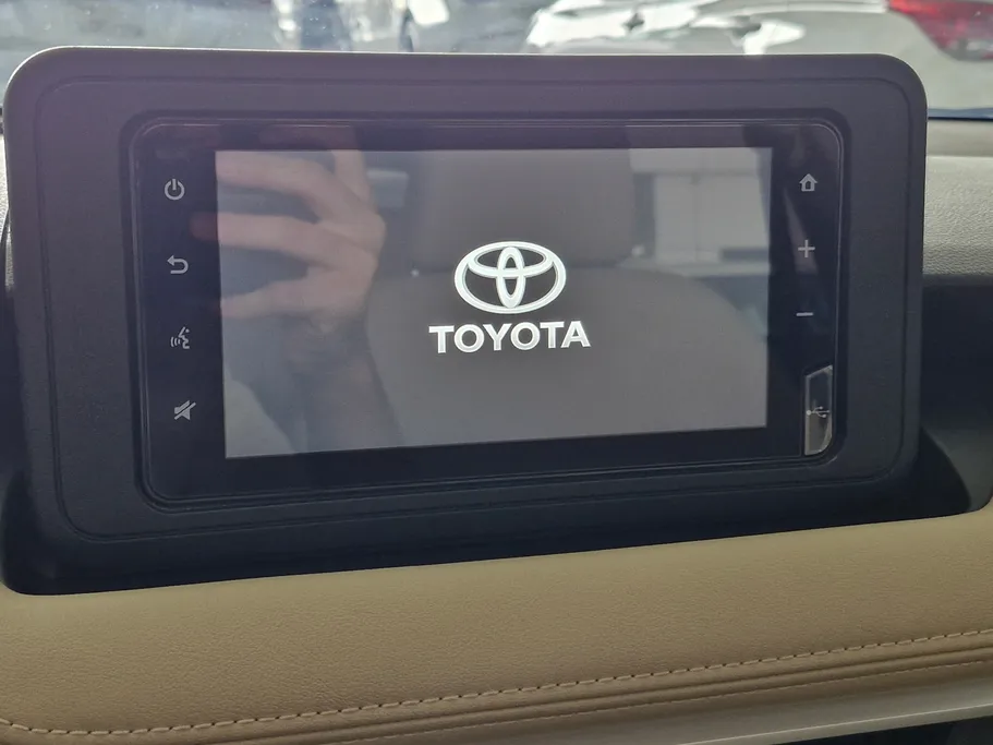 2023 Toyota Yaris  Y 