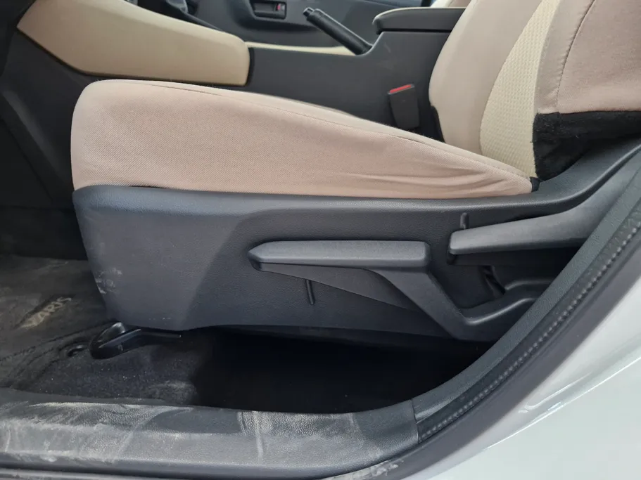 2023 Toyota Yaris  Y 