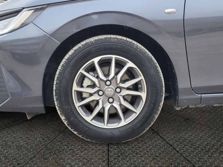 2024 Toyota Yaris  Y 