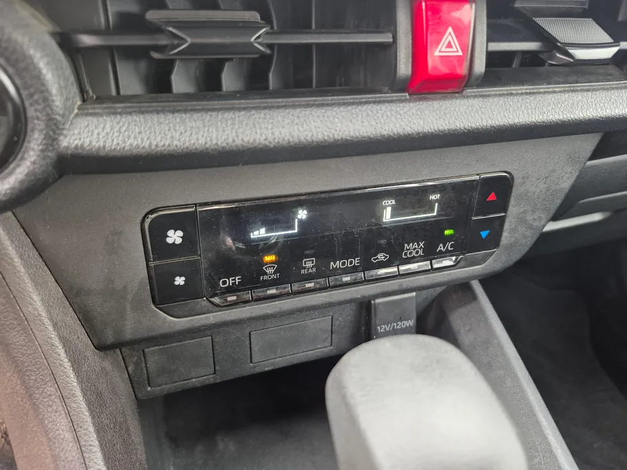 تويوتا يارس Y 2024 