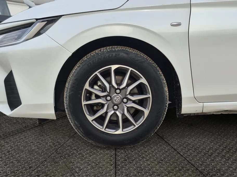 2024 Toyota Yaris  Y 