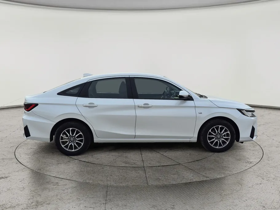 2024 Toyota Yaris  Y 