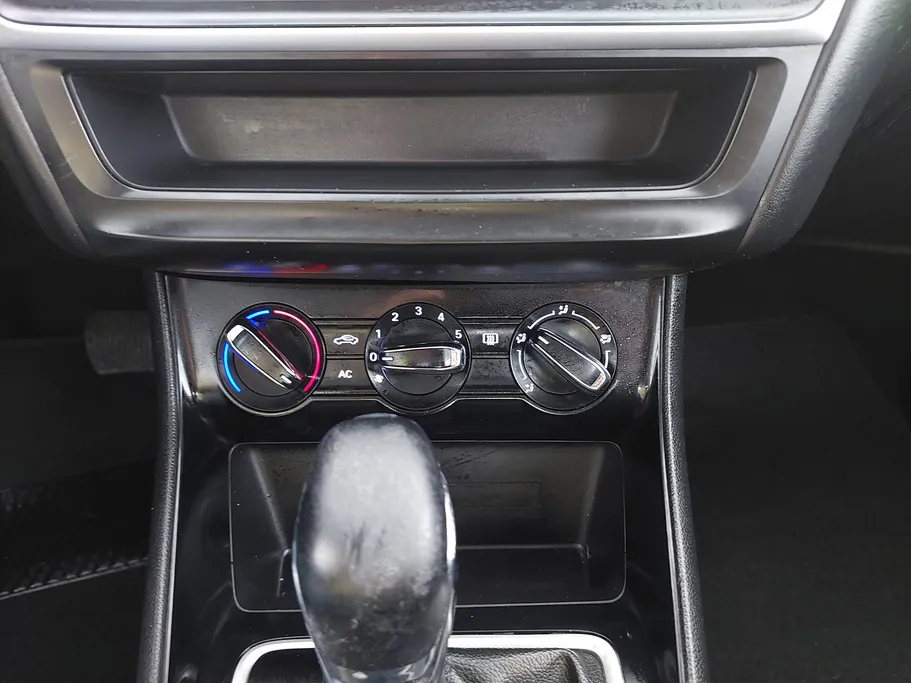 ام جي 5 STD 2023 