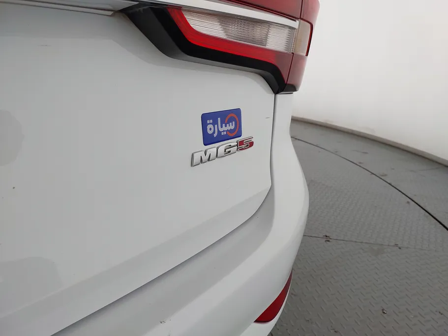 ام جي 5 STD 2023 