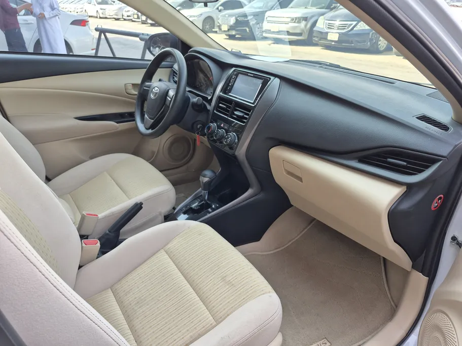 2021 Toyota Yaris  Y 