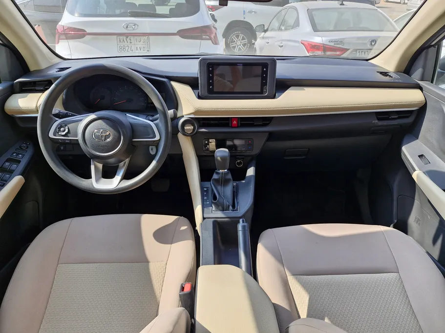 2023 Toyota Yaris  Y 