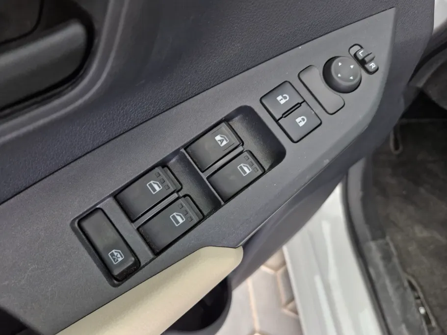 2023 Toyota Yaris  Y 