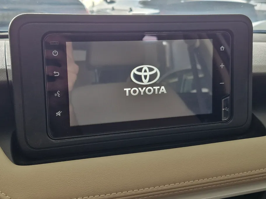 2023 Toyota Yaris  Y 