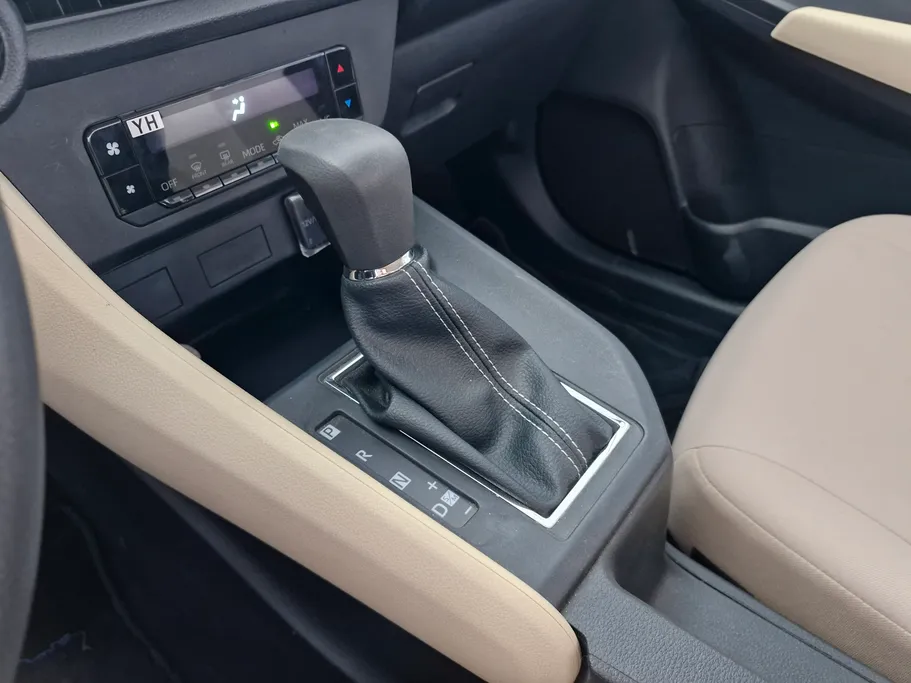 2023 Toyota Yaris  Y 