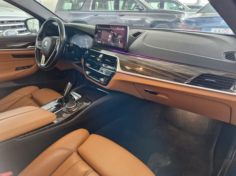 2023 BMW 5 Series 520i 