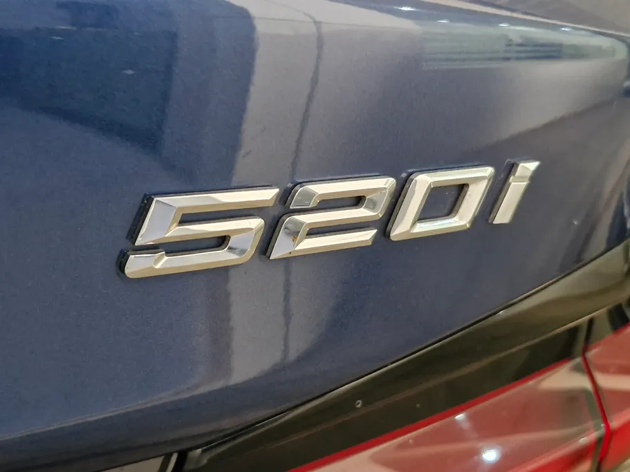 2023 BMW 5 Series 520i 