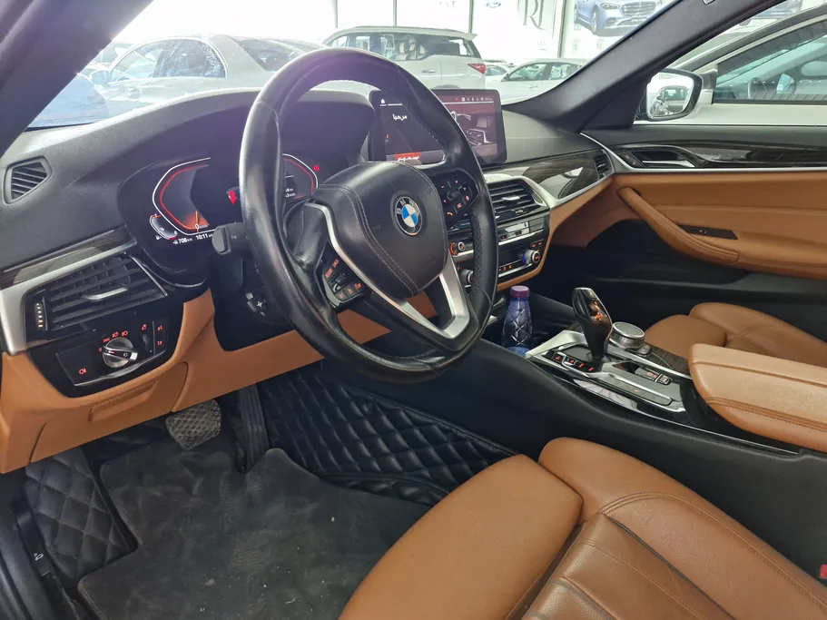 2023 BMW 5 Series 520i 