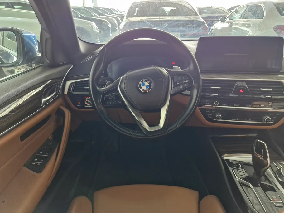 2023 BMW 5 Series 520i 