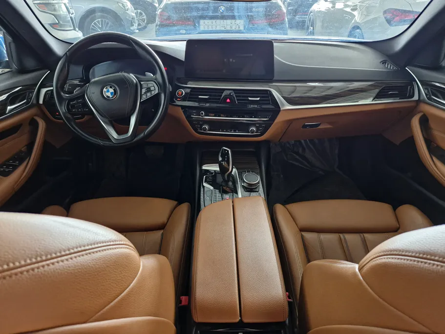 2023 BMW 5 Series 520i 