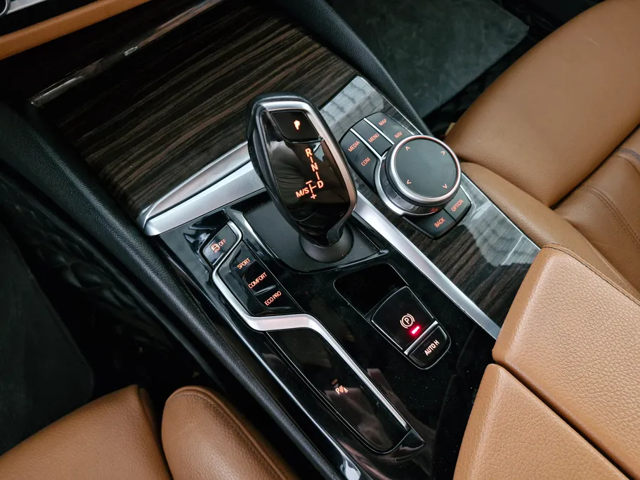 2023 BMW 5 Series 520i 