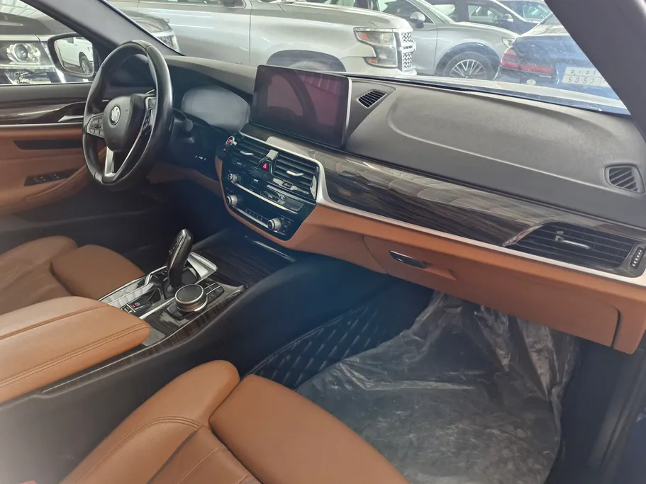 2023 BMW 5 Series 520i 