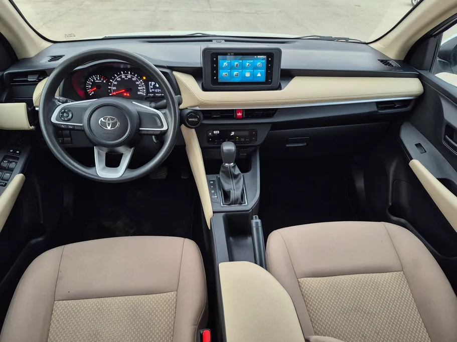 2023 Toyota Yaris  Y 