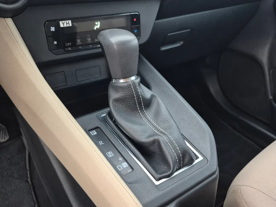 2023 Toyota Yaris  Y 