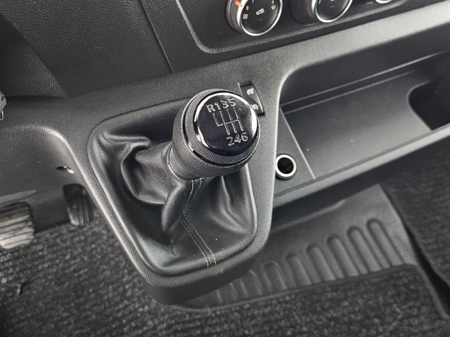 2021 Renault Master L2H2 