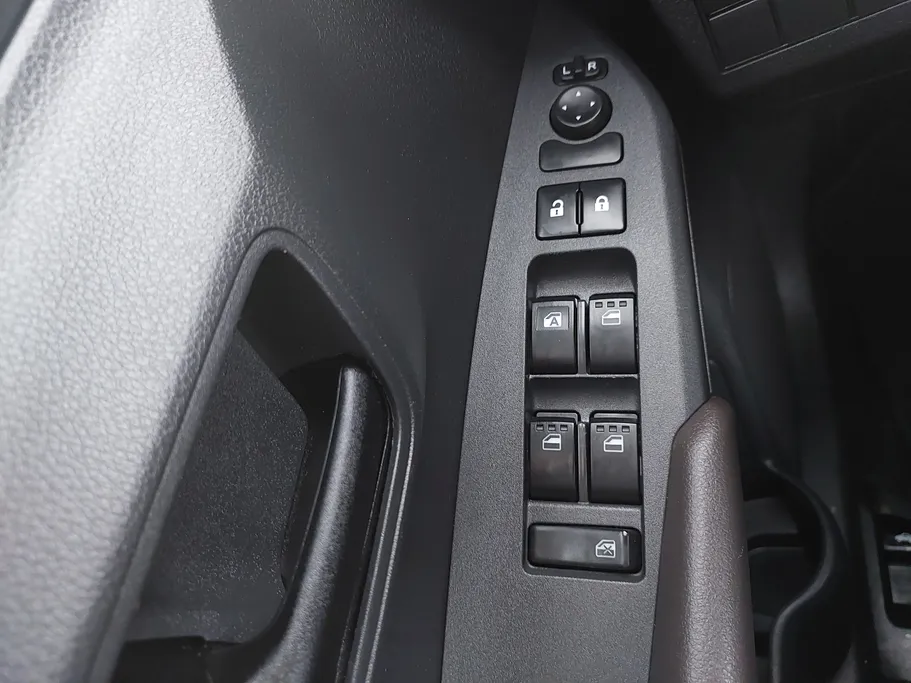 2023 Toyota Yaris  Y 