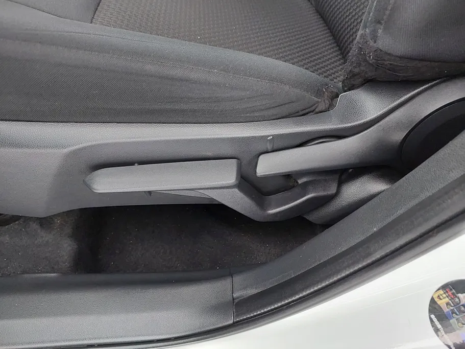 2023 Toyota Yaris  Y 