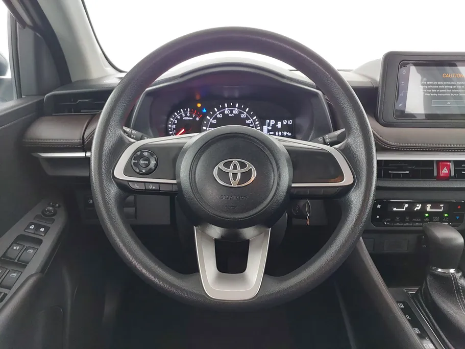 2023 Toyota Yaris  Y 
